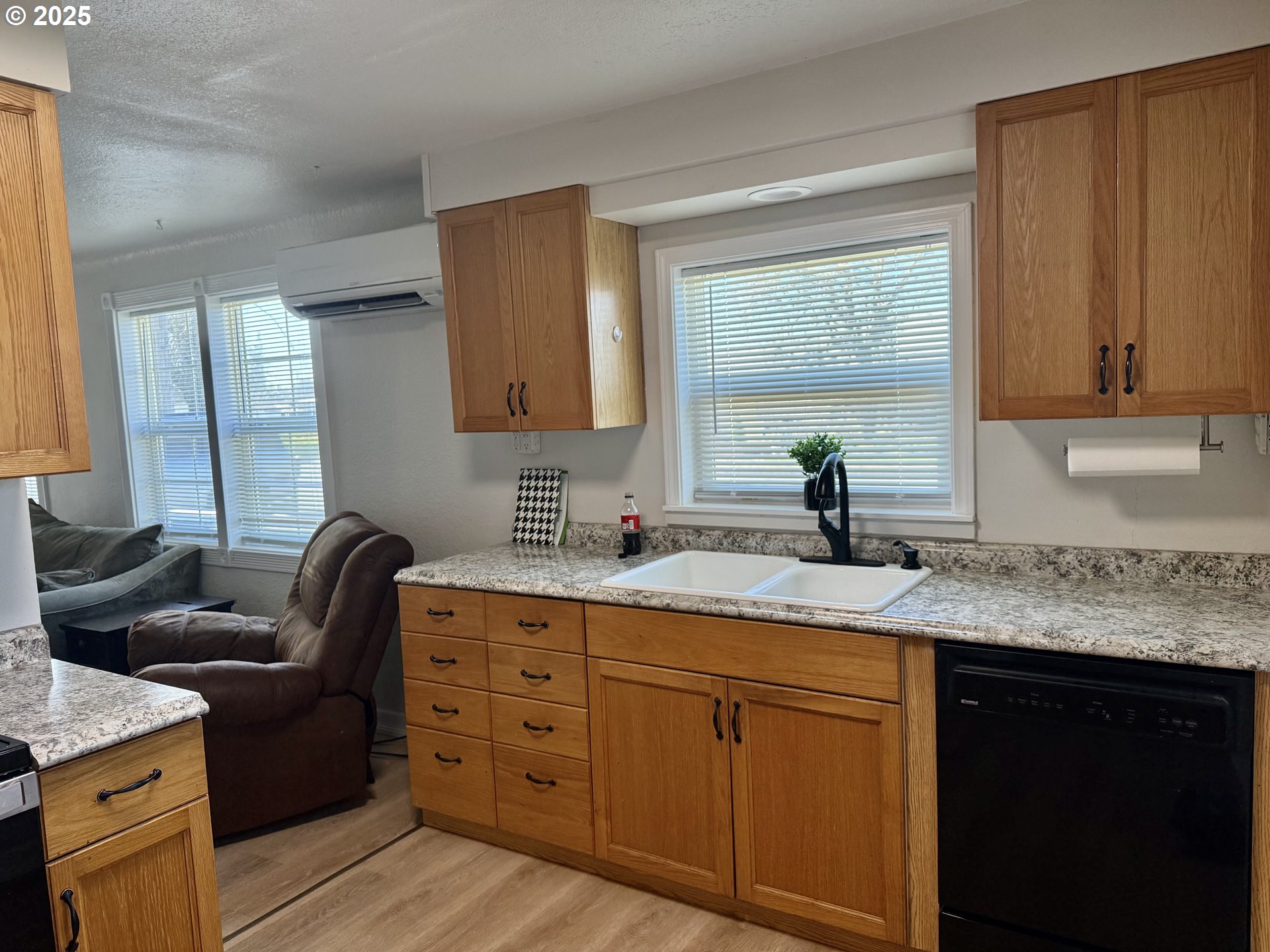 345 38th Street Springfield, OR 97478 - Photo 10 of 29 a kitchen with cabinets appliances and a window