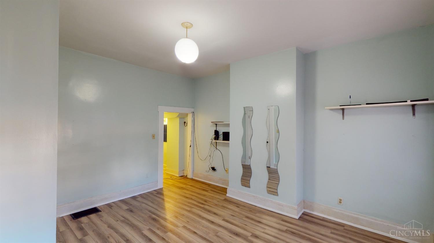623 Riddle Road, Unit 1 Cincinnati, OH 45220 - Photo 2 of 17