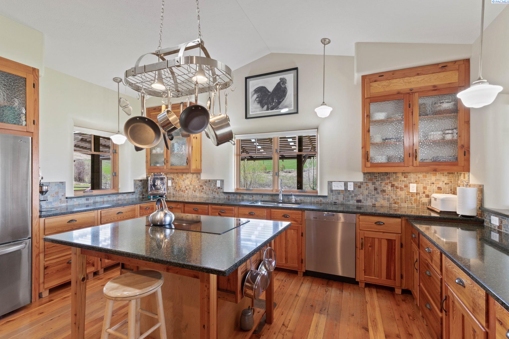 4261 Grove Road Endicott, WA 99125 - Photo 9 of 50 Gallery Image 9
