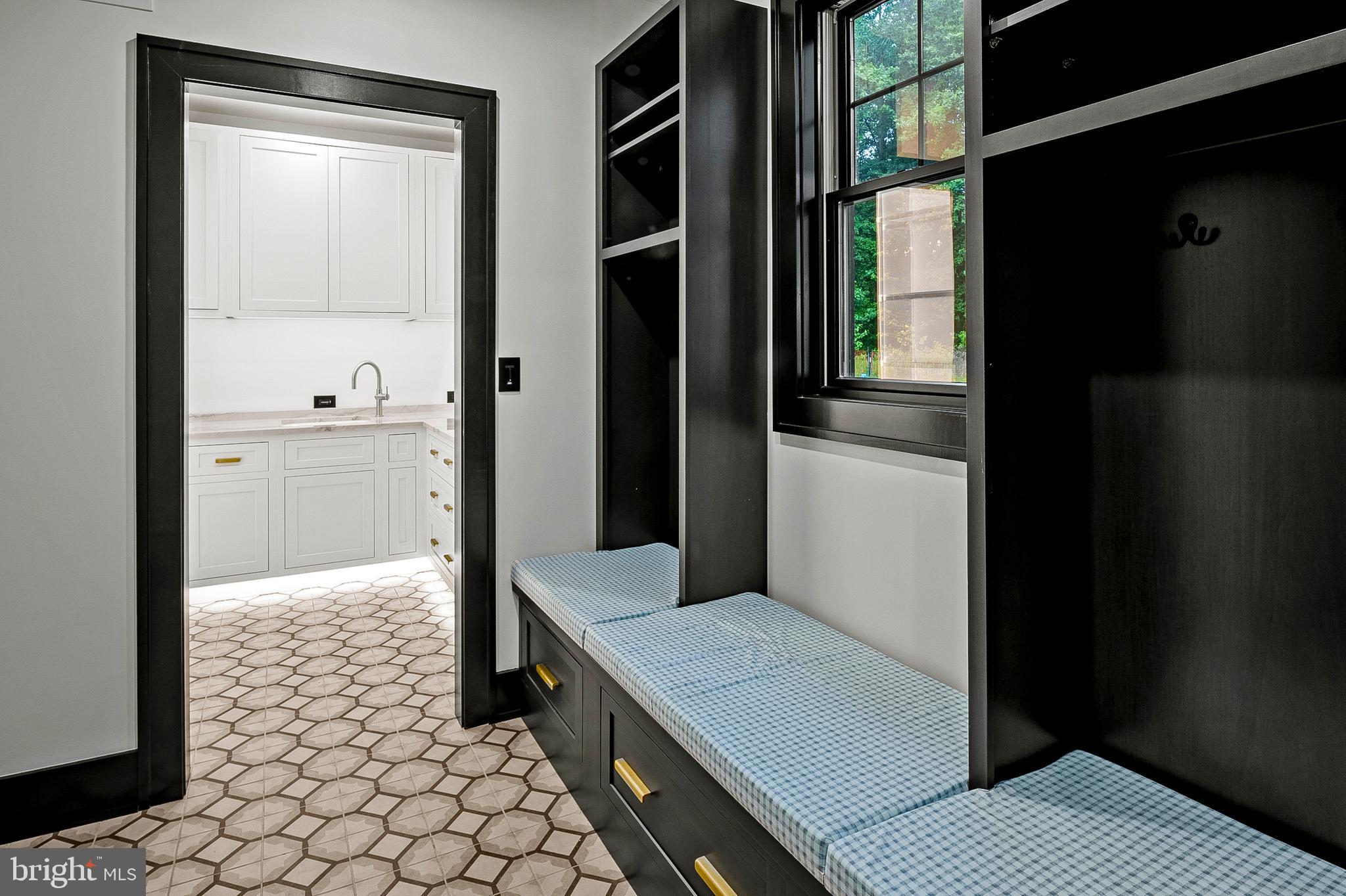 934 Chesterfield Road Annapolis, MD 21401 - Photo 21 of 73 Mudroom