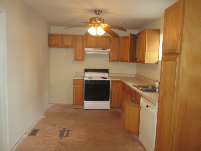 22 Lippincott Road Fox Lake, IL 60020 - Photo 2 of 10