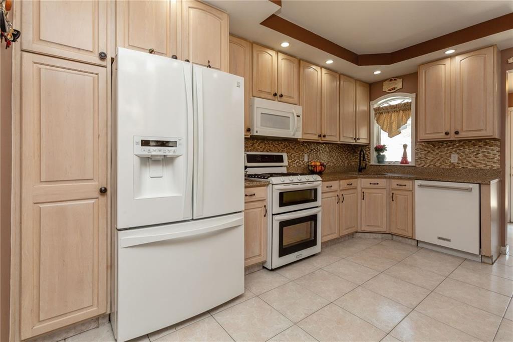 1439 Bay Ridge Parkway Brooklyn, NY 11228 - Photo 9 of 22