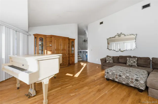 $849,000 | 3924 Jane Lane, Oceanside, NY 11572