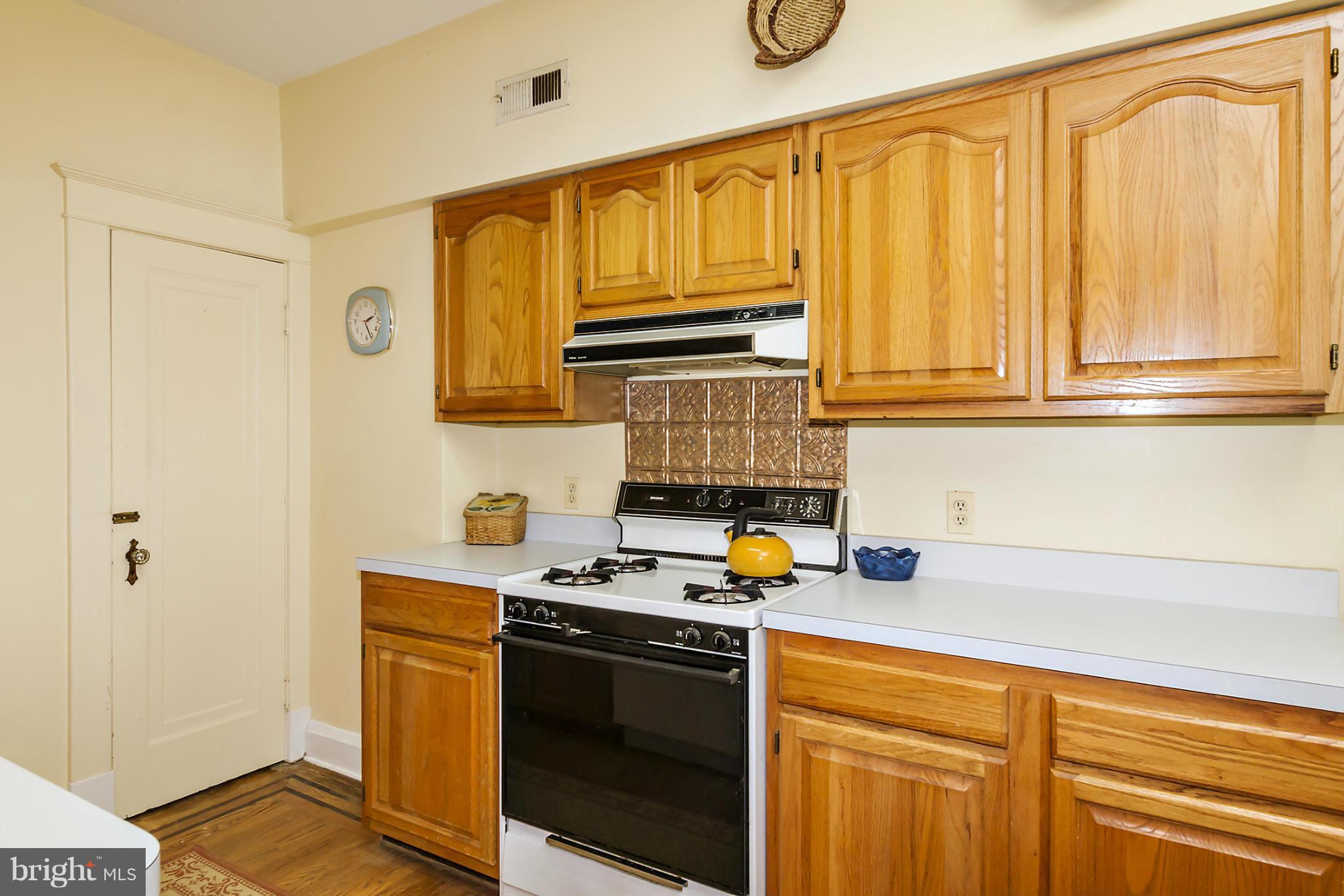 622 Stamford Road Baltimore, MD 21229 - Photo 13 of 22 Kitchen