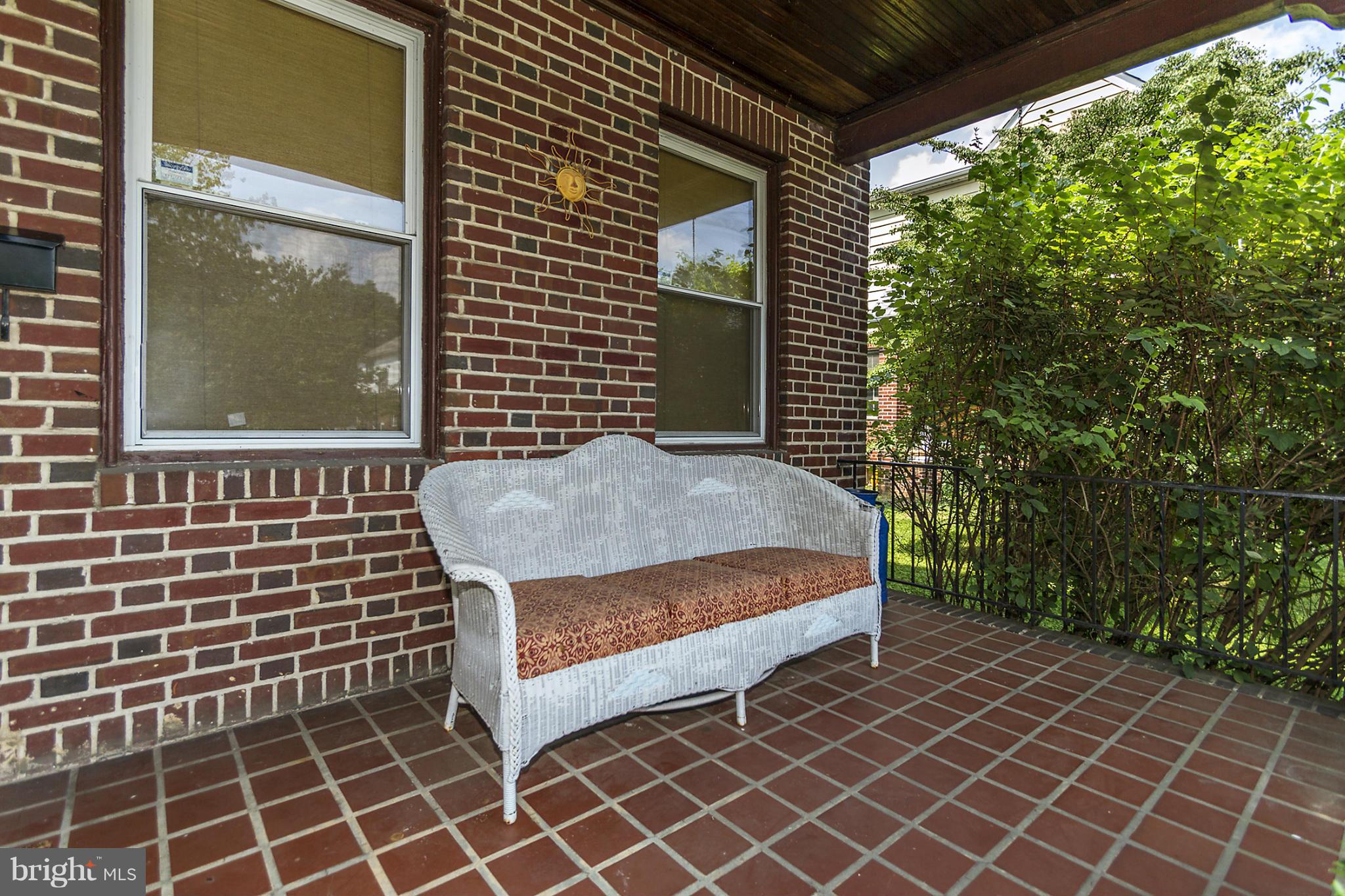 622 Stamford Road Baltimore, MD 21229 - Photo 4 of 22 Front Porch