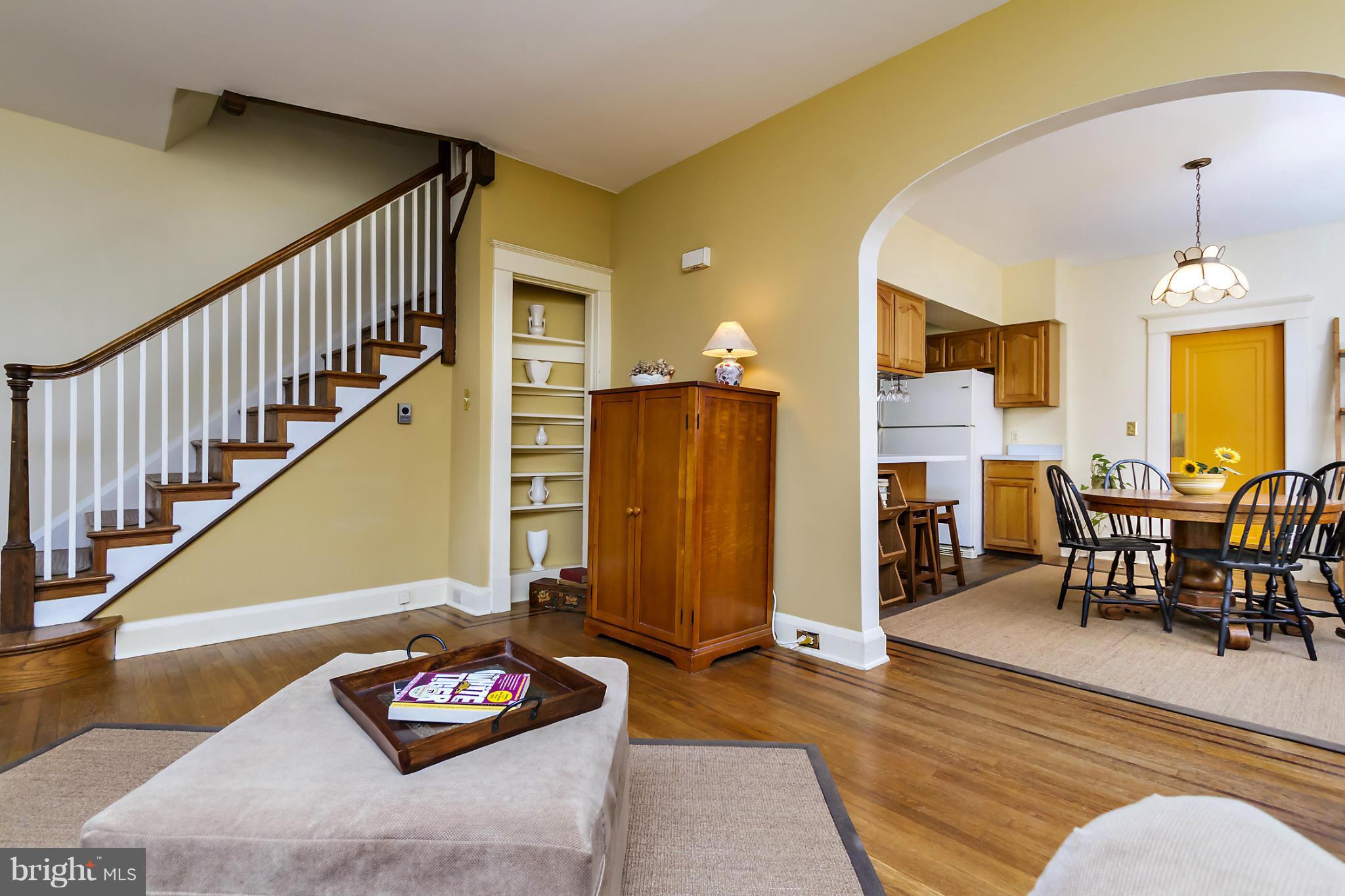 622 Stamford Road Baltimore, MD 21229 - Photo 8 of 22 Living Room
