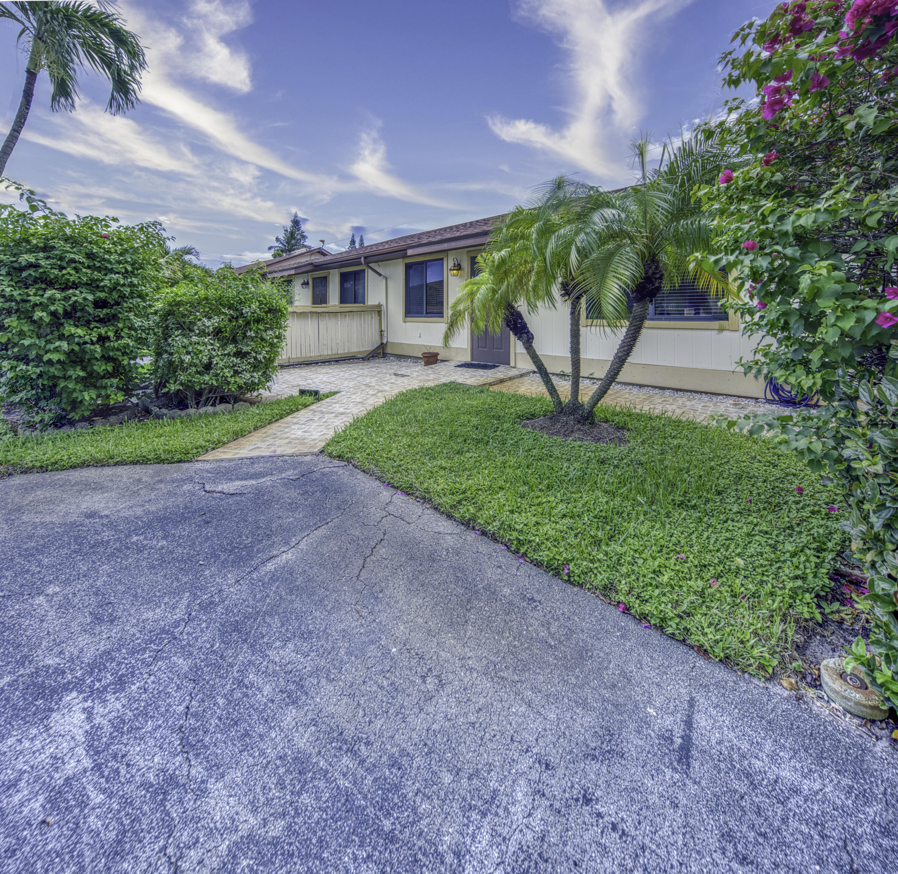 815 Andrew Redding Road, Unit 302 Lantana, FL 33462 - Photo 10 of 13 4R7A2050_hdr_panorama_
