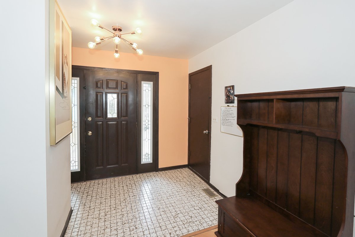 218 East Nerge Road Roselle, IL 60172 - Photo 6 of 36
