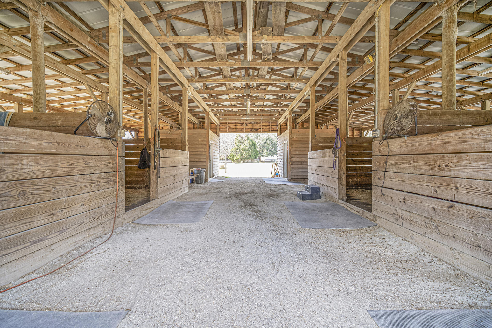 4267 Quigley Road Meggett, SC 29449 - Photo 26 of 37 Barn Center Isle
