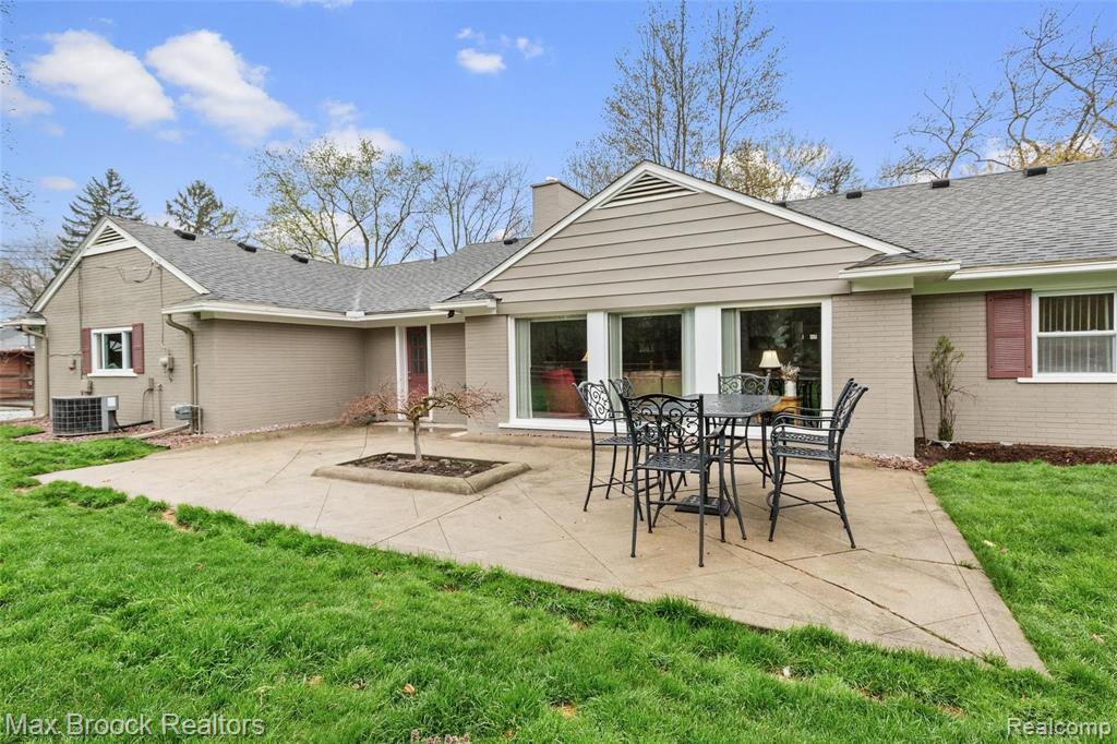 20635 West 13 Mile Road Franklin, MI 48025 - Photo 11 of 38