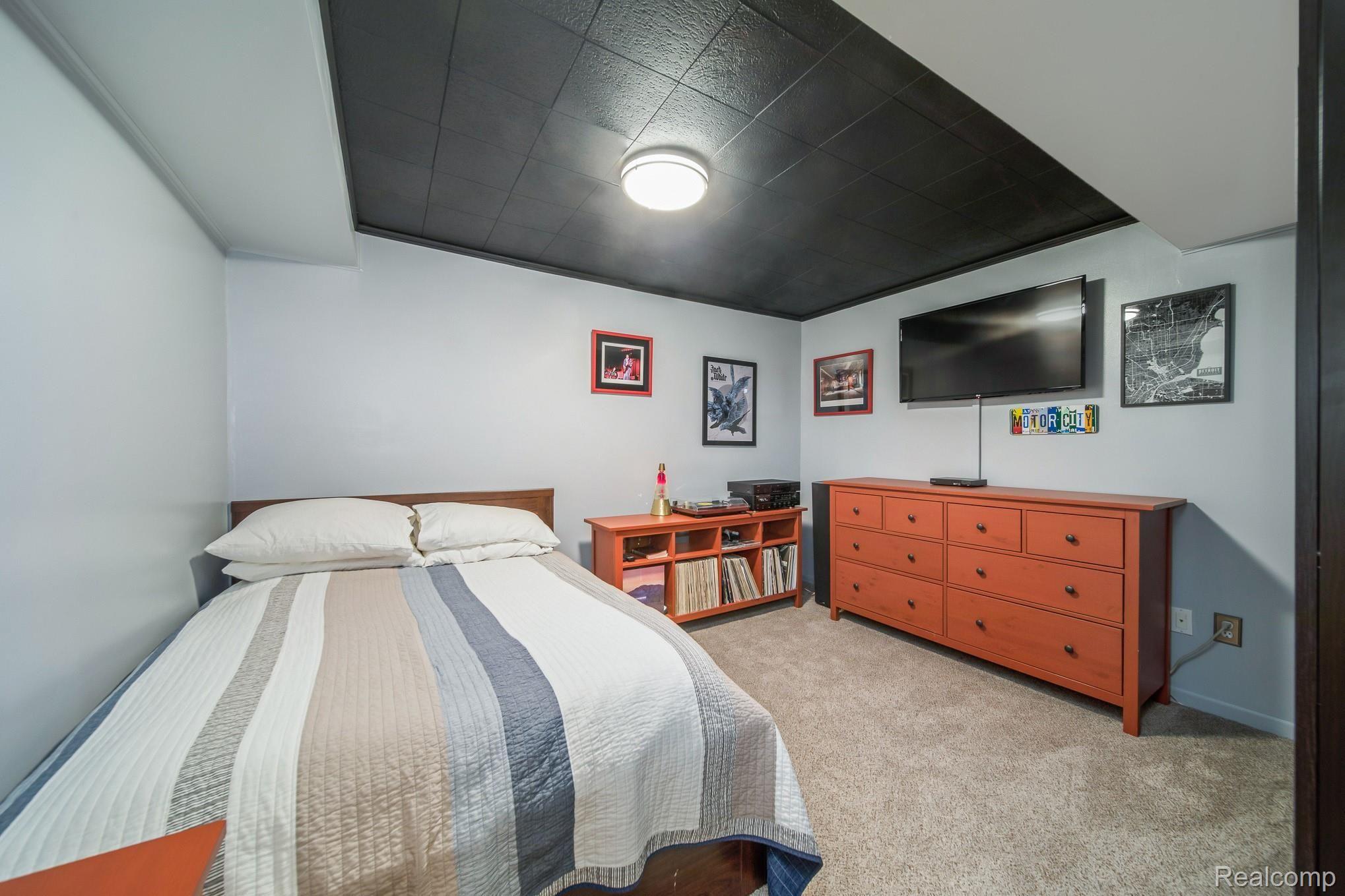 3136 Primrose Drive Rochester, MI 48307 - Photo 22 of 37 3136 Primrose_36.jpg