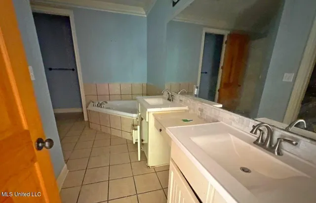 $235,000 | 4550 Ridgewood Road, Jackson, MS 39211