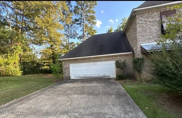 $235,000 | 4550 Ridgewood Road, Jackson, MS 39211
