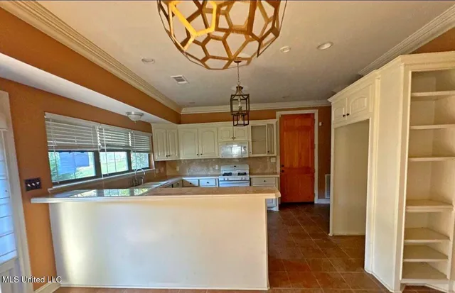 $235,000 | 4550 Ridgewood Road, Jackson, MS 39211