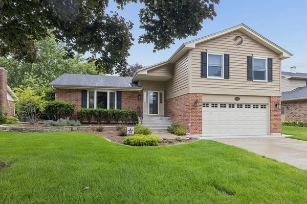 $793,000 | 449 Farnham Lane, Wheaton, IL 60189