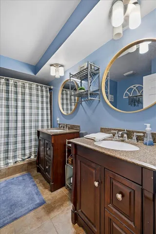 $370,000 | 1364 Milverton Drive, Troy, MI 48083