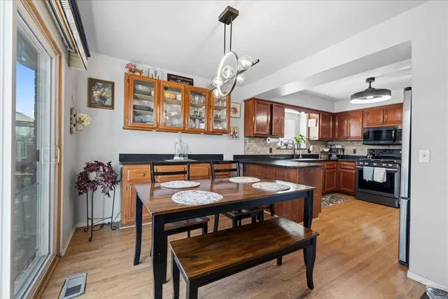 $370,000 | 1364 Milverton Drive, Troy, MI 48083