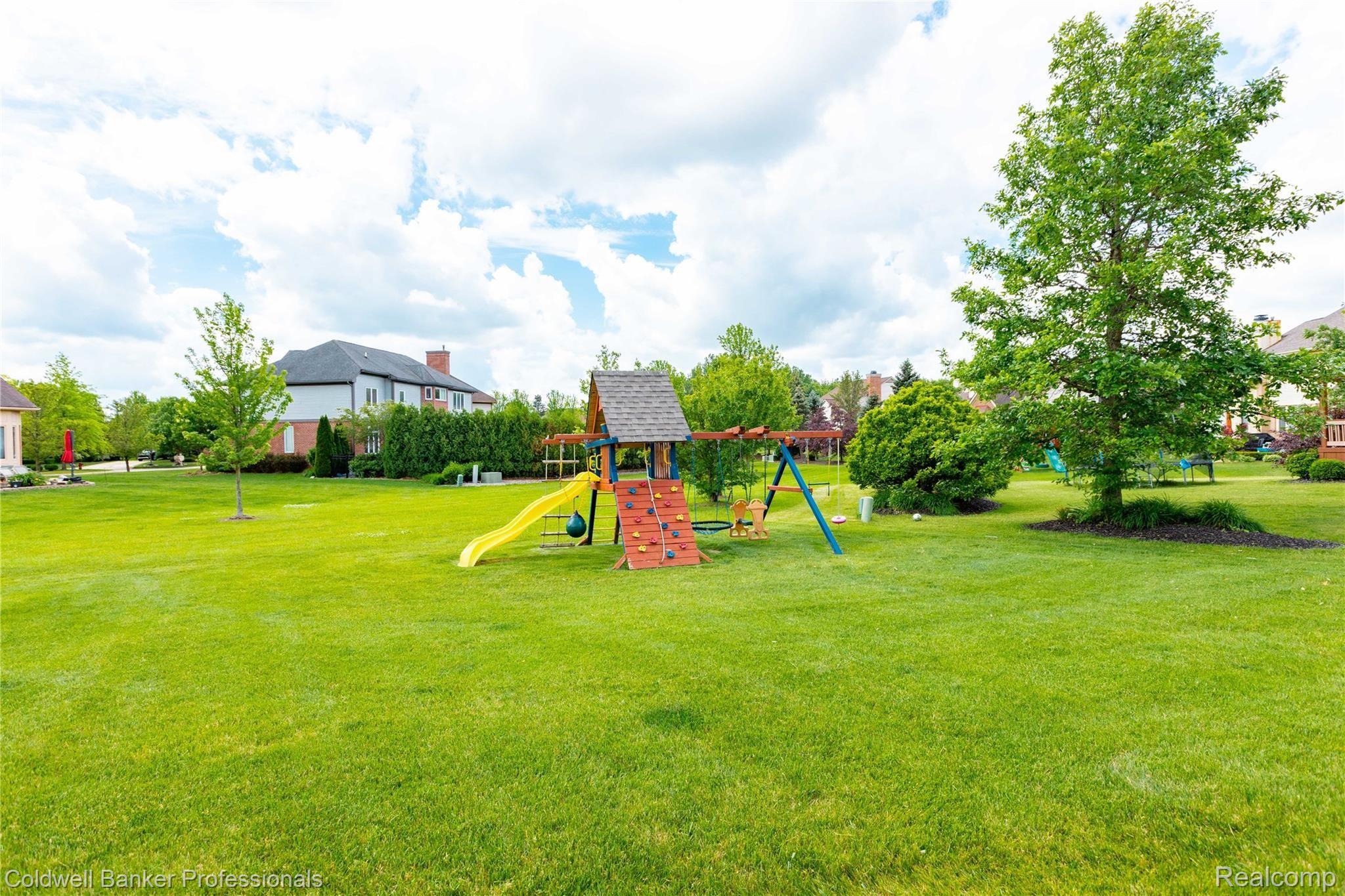 48515 Gladstone Road Canton, MI 48188 - Photo 28 of 38 48515 Gladstone, Canton (31 of 38).jpg