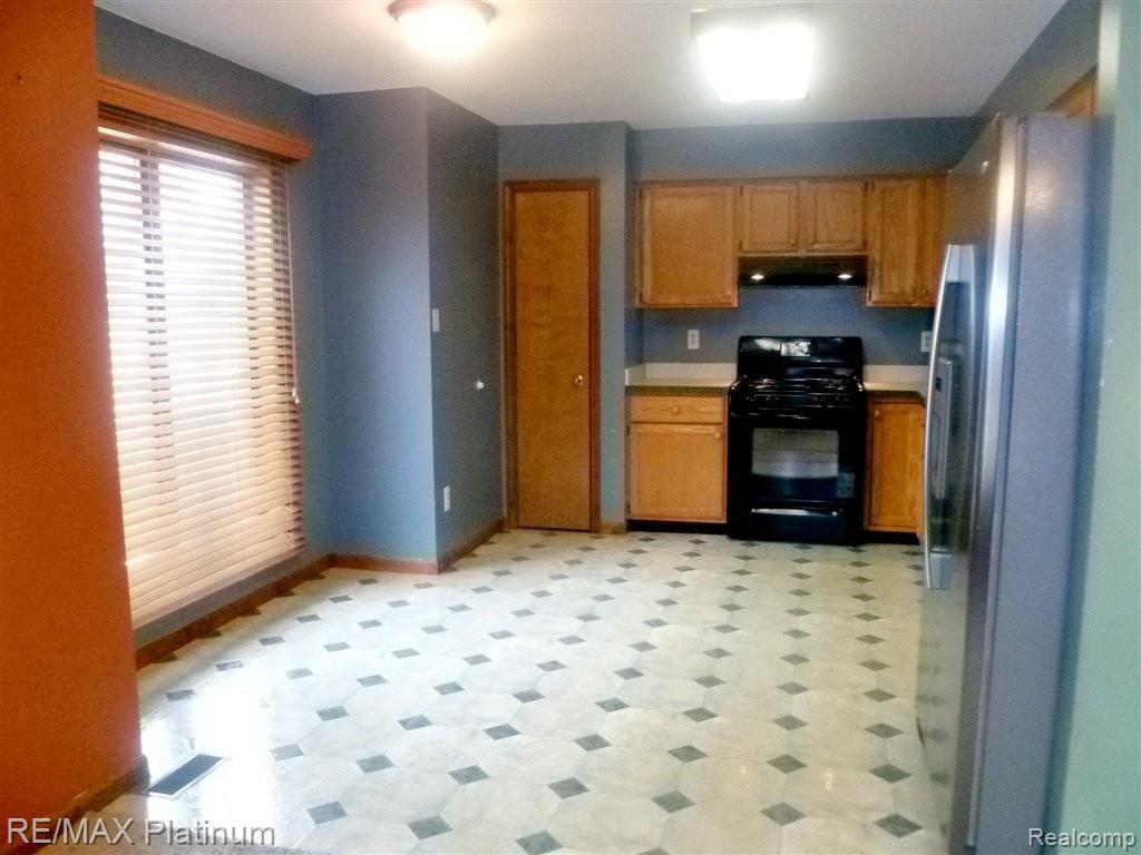 6758 Rickett Road Brighton, MI 48116 - Photo 10 of 20 KITCHEN VIEW 2.JPG