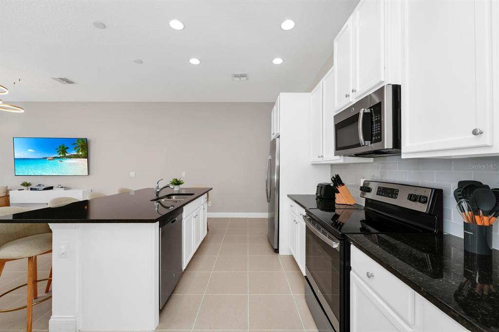 302 Captiva Drive Davenport, FL 33896 - Photo 7 of 28