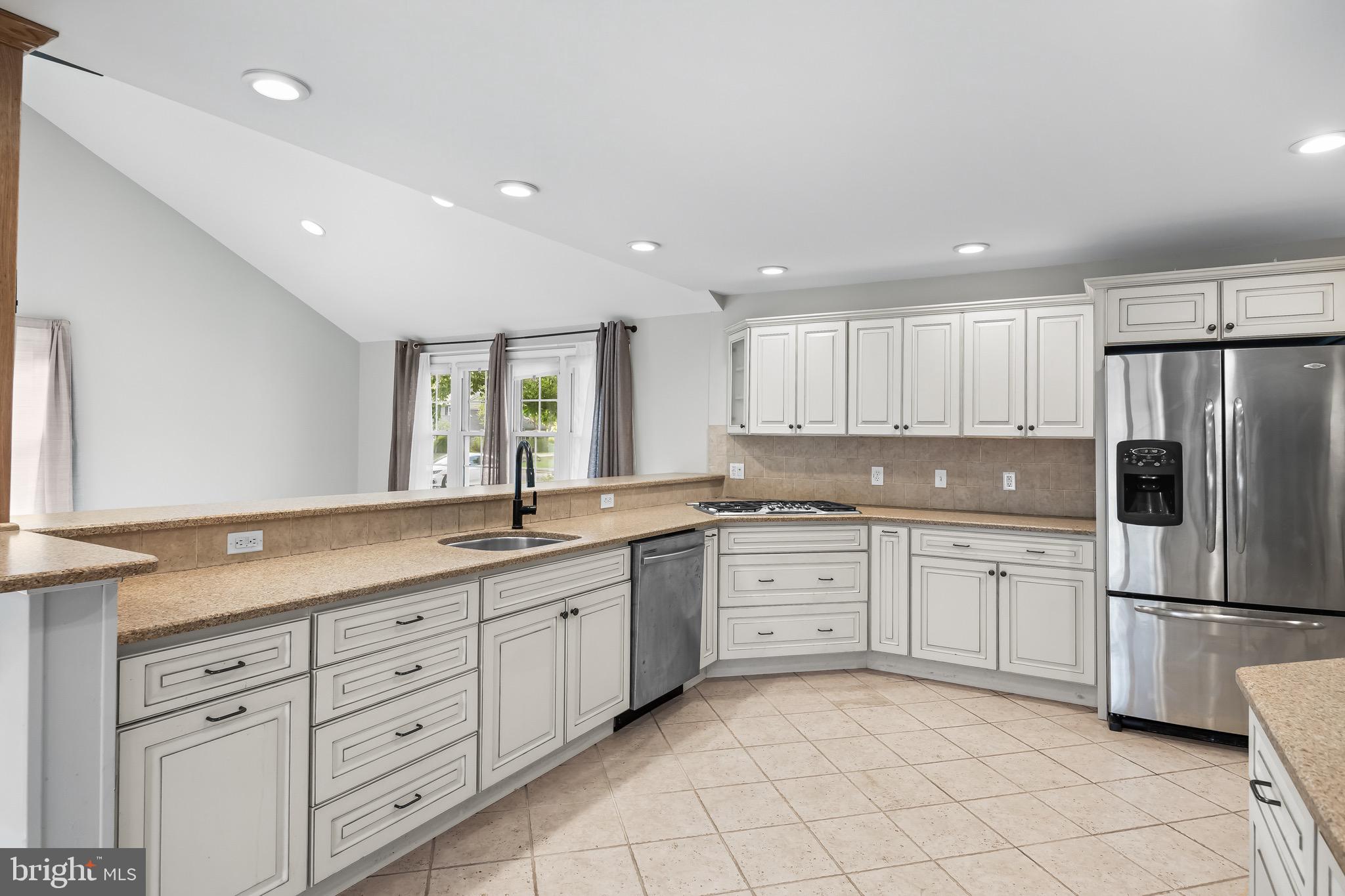 445 Pelham Road Cherry Hill, NJ 08034 - Photo 4 of 36 Gallery Image 4