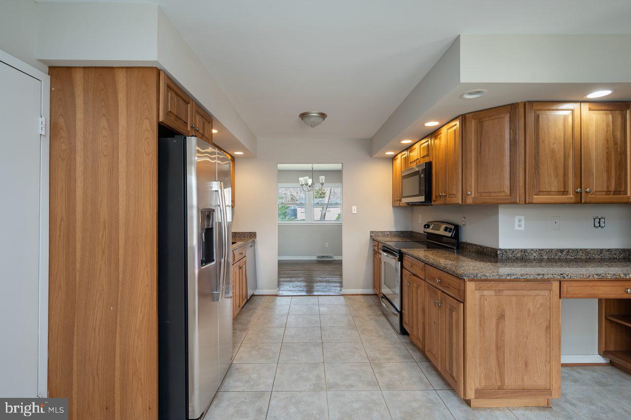 2004 Brierhill Road Fort Washington, MD 20744 - Photo 27 of 42 a kitchen with stainless steel appliances granite countertop a refrigerator and a stove top oven