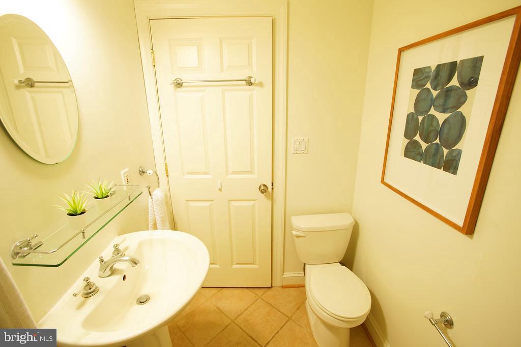 1330 Park Road Northwest, Unit A Washington, DC 20010 - Photo 17 of 20 2nd Bathroom