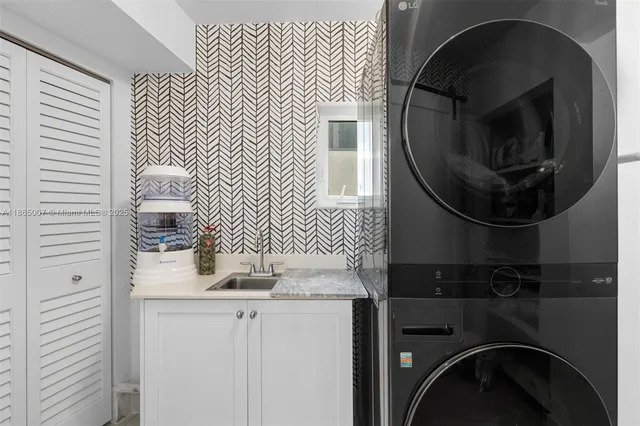 $3,997,000 | 200 West McIntyre Street, Key Biscayne, FL 33149