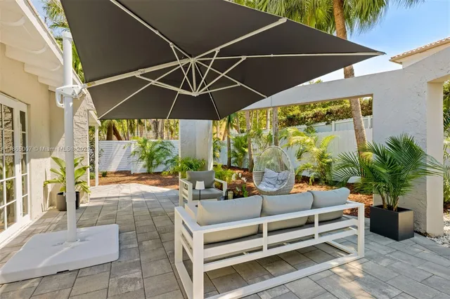 $3,997,000 | 200 West McIntyre Street, Key Biscayne, FL 33149
