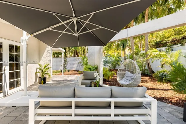 $3,997,000 | 200 West McIntyre Street, Key Biscayne, FL 33149