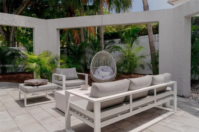 $3,997,000 | 200 West McIntyre Street, Key Biscayne, FL 33149