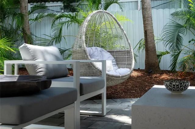 $3,997,000 | 200 West McIntyre Street, Key Biscayne, FL 33149