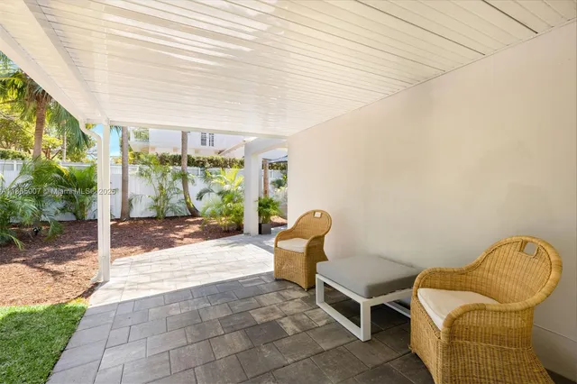 $3,997,000 | 200 West McIntyre Street, Key Biscayne, FL 33149