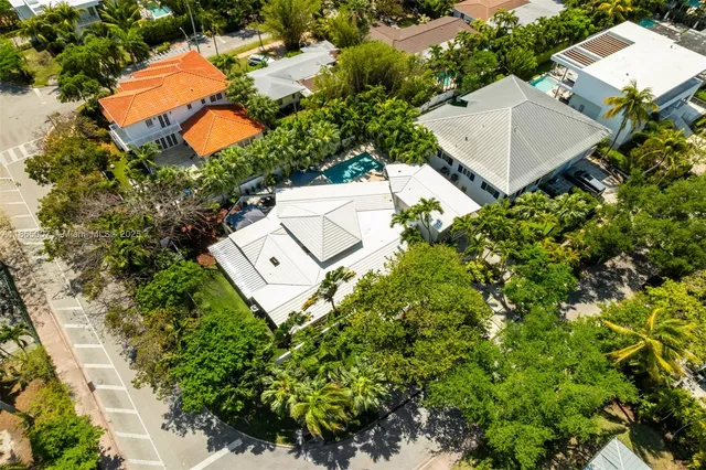 $3,997,000 | 200 West McIntyre Street, Key Biscayne, FL 33149