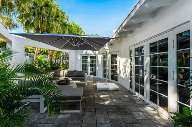 $3,997,000 | 200 West McIntyre Street, Key Biscayne, FL 33149