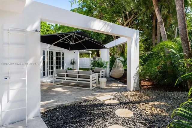 $3,997,000 | 200 West McIntyre Street, Key Biscayne, FL 33149