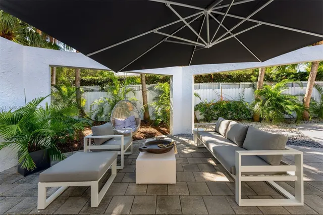 $3,997,000 | 200 West McIntyre Street, Key Biscayne, FL 33149