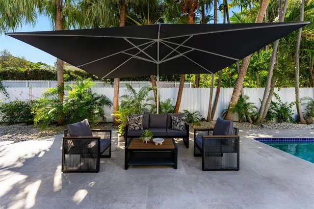 $3,997,000 | 200 West McIntyre Street, Key Biscayne, FL 33149