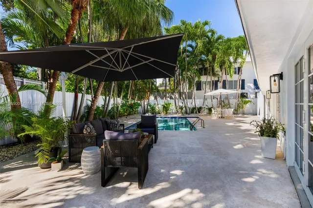 $3,997,000 | 200 West McIntyre Street, Key Biscayne, FL 33149