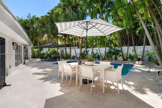 $3,997,000 | 200 West McIntyre Street, Key Biscayne, FL 33149