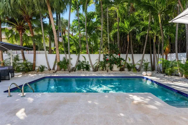 $3,997,000 | 200 West McIntyre Street, Key Biscayne, FL 33149