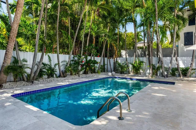 $3,997,000 | 200 West McIntyre Street, Key Biscayne, FL 33149