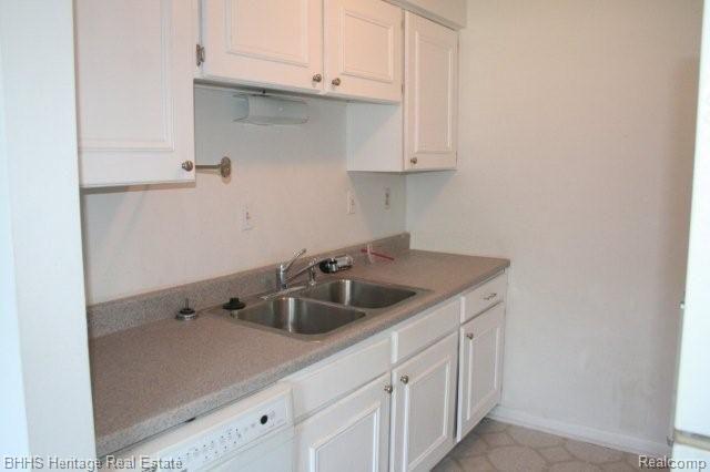 409 West Highland Road, Unit B6 Howell, MI 48843 - Photo 6 of 11 Kitchen
