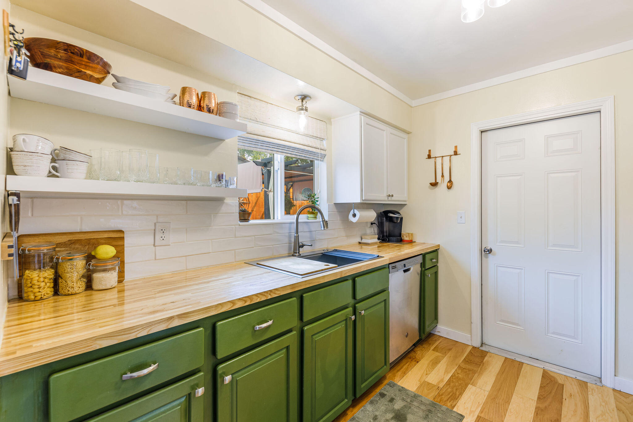 1601 Roberts Road Medford, OR 97504 - Photo 11 of 27 HD-22