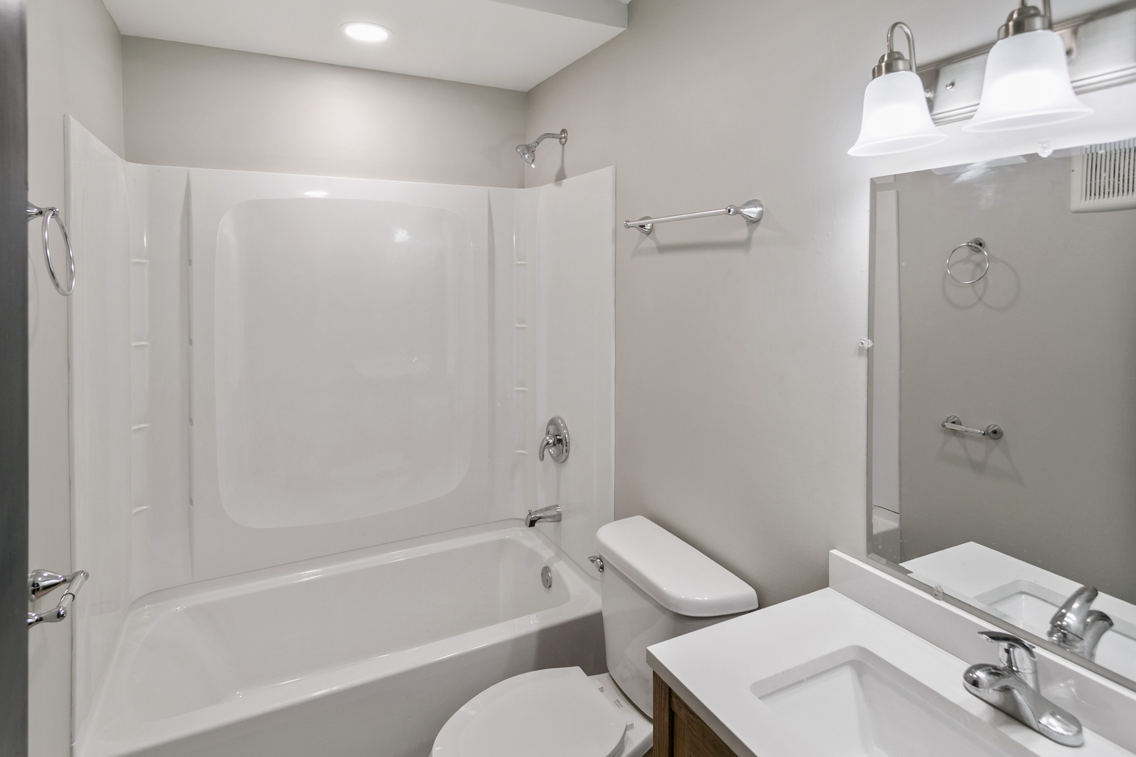 405 East Reed Street, Unit 9 Braidwood, IL 60408 - Photo 12 of 14 a bathroom with a bathtub and a toilet