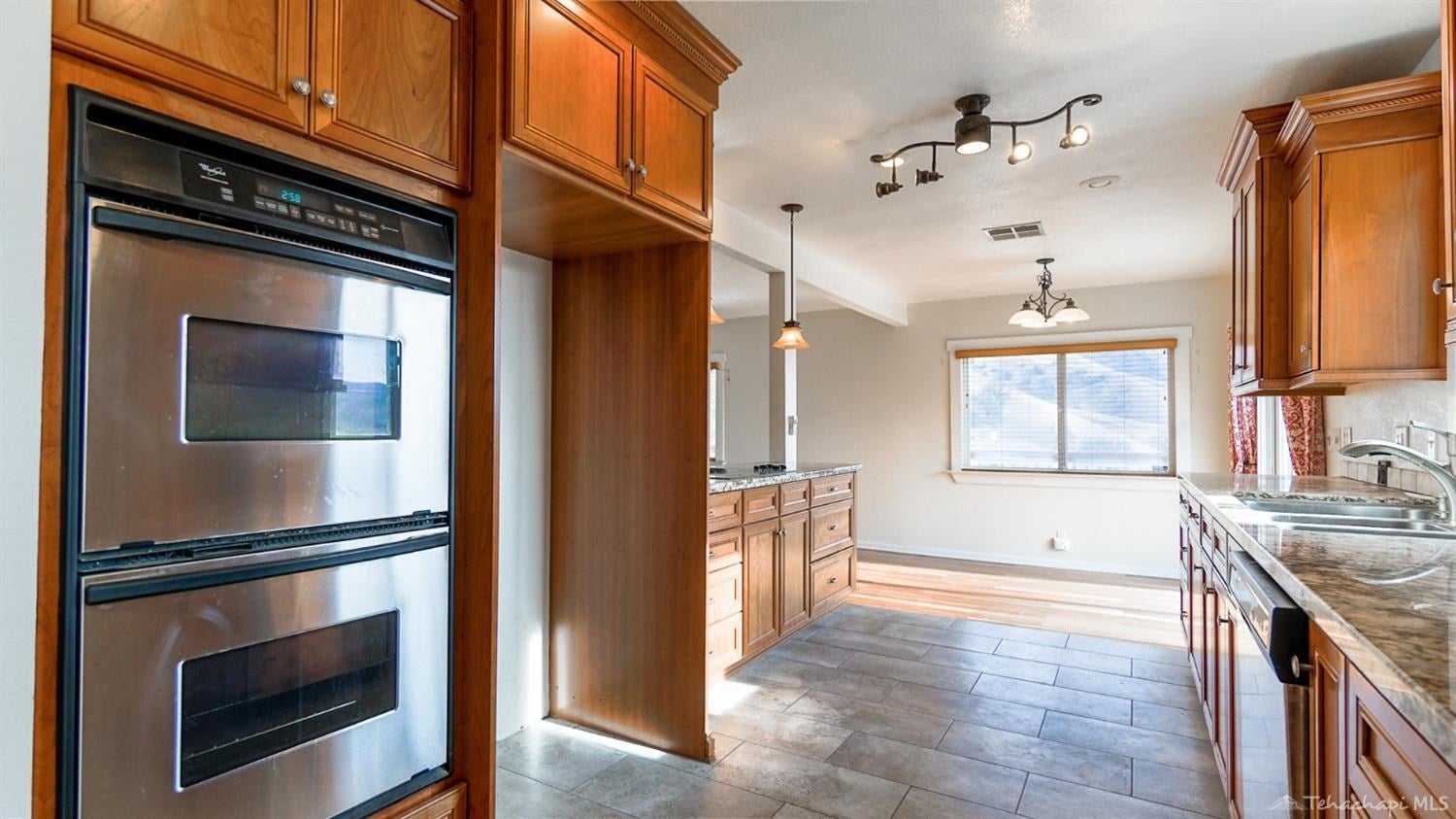 25401 Bear Valley Road Tehachapi, CA 93561 - Photo 7 of 35 Gallery Image 7