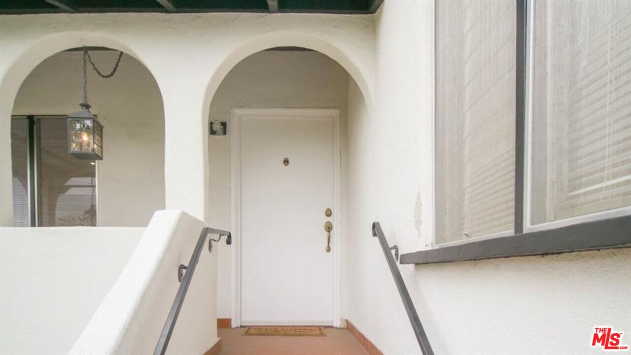 1437 South Ridgeley Drive Los Angeles, CA 90019 - Photo 14 of 37