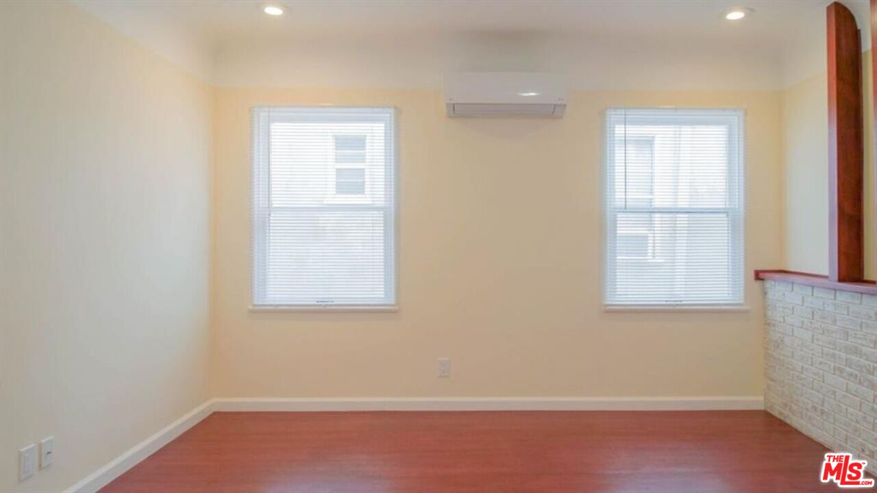 1437 South Ridgeley Drive Los Angeles, CA 90019 - Photo 29 of 37 an empty room with a window