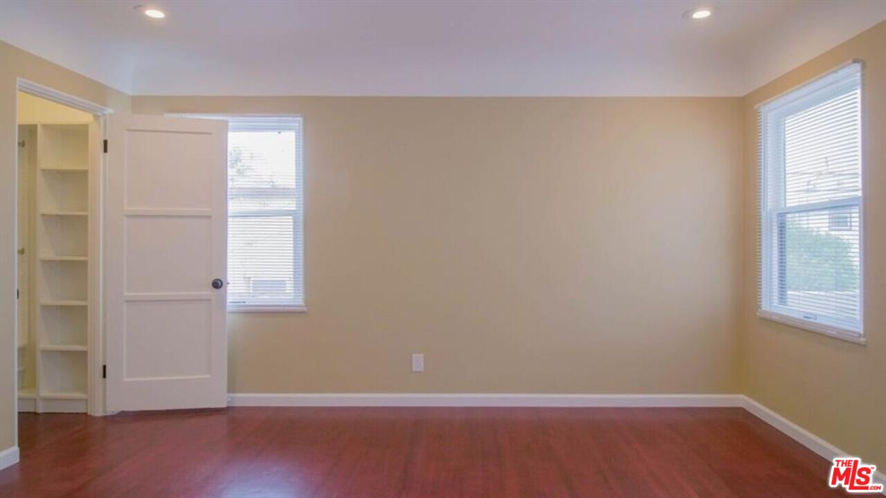 1437 South Ridgeley Drive Los Angeles, CA 90019 - Photo 32 of 37 an empty room with windows