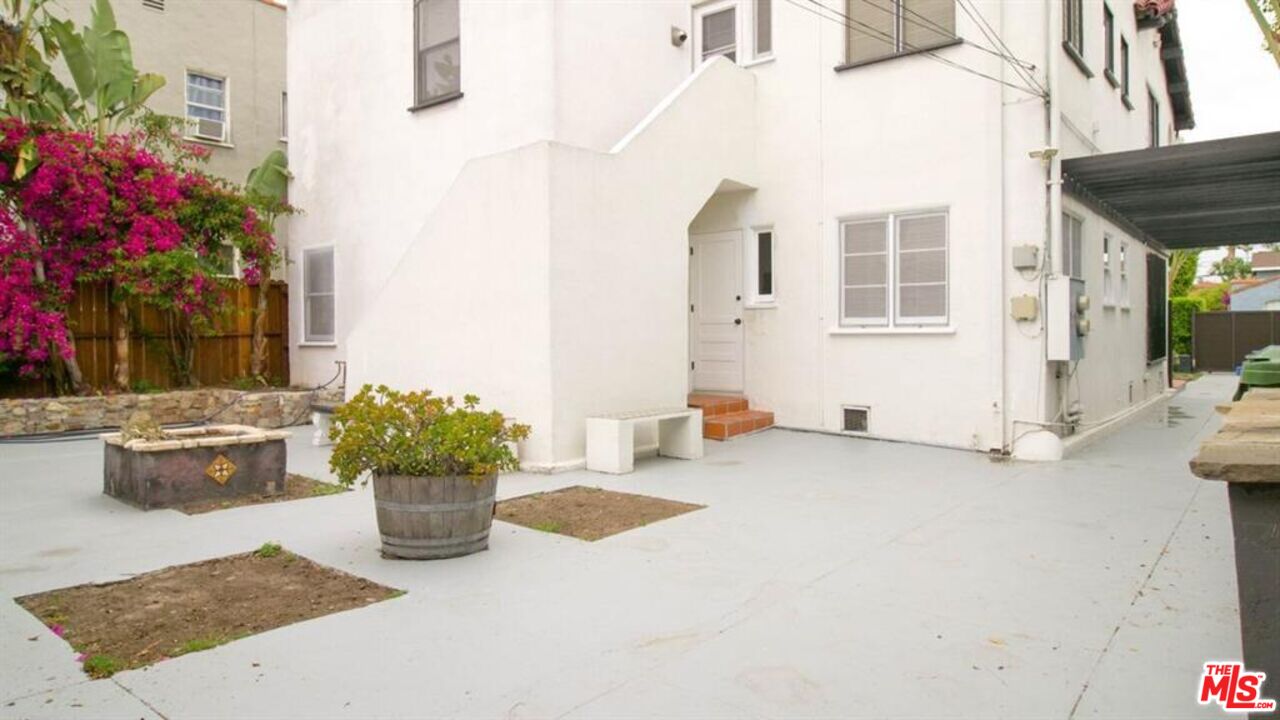 1437 South Ridgeley Drive Los Angeles, CA 90019 - Photo 8 of 37 a view of a house with a potted plant